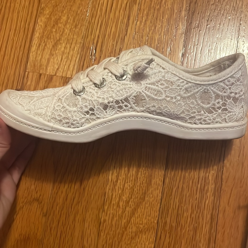 Sneakers - Picture 2 of 4